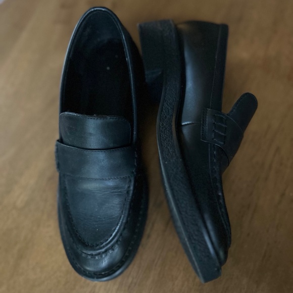 AEROSOLES Black Loafers - Picture 2 of 3